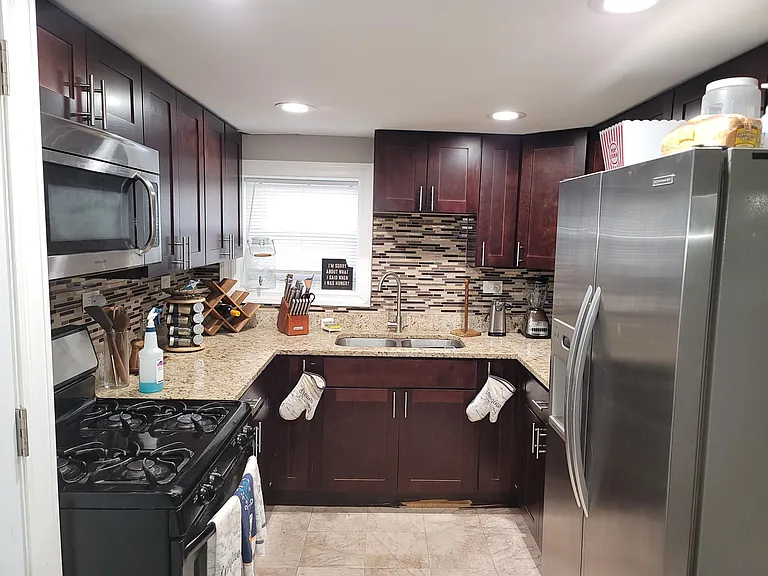 1673 N 40th Ave #G — Photo 1
