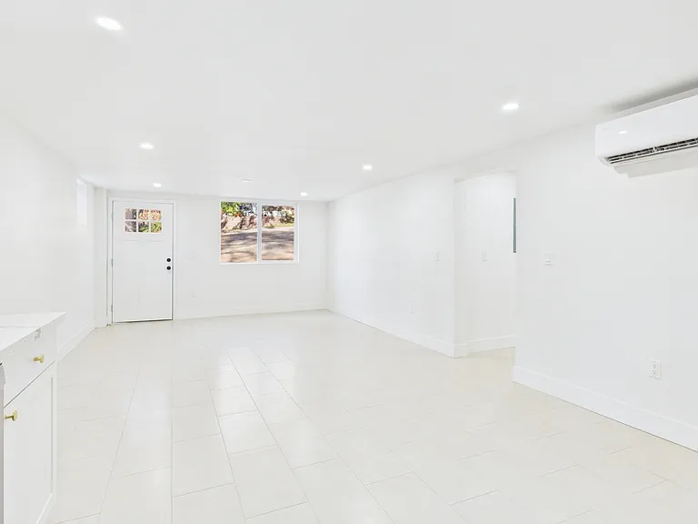 2849 Coloma St #B — Photo 9