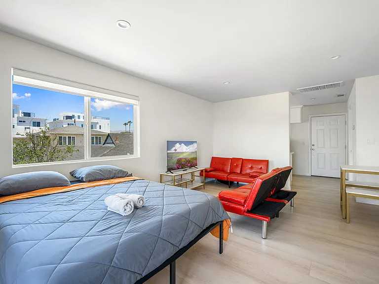 5228 Auckland Ave #2 — Photo 6