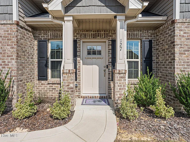 127 Lark Dr — Photo 8