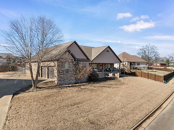 3rd image of 120 Creekside Dr