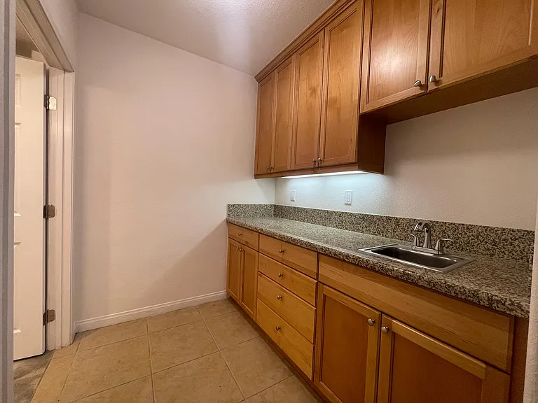 1038 Grand Ave — Photo 4
