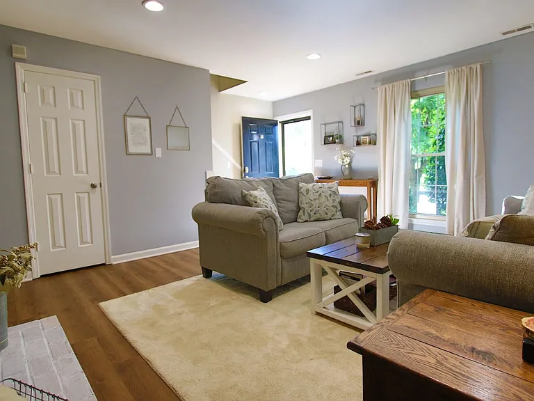 702 Fox Ridge Dr — Photo 4