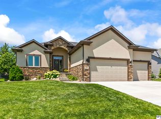 9203 Del Rio Dr, Lincoln, NE 68516