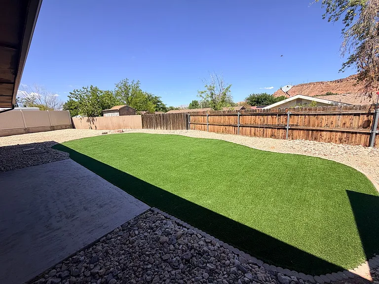 1035 Red Bud Cir — Photo 20