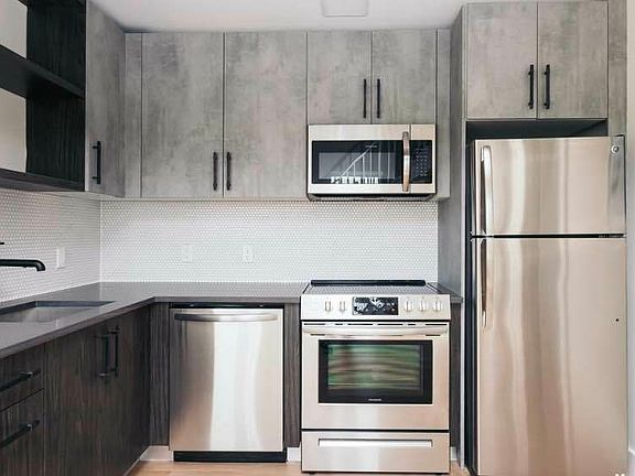 3rd image of 1636 De Kalb Ave #4