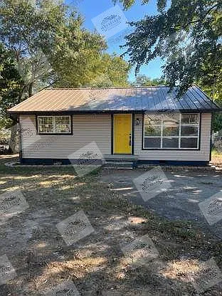 591 Moore Ave