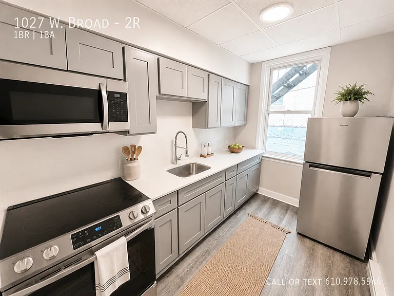 1027 W Broad St #2R — Photo 2