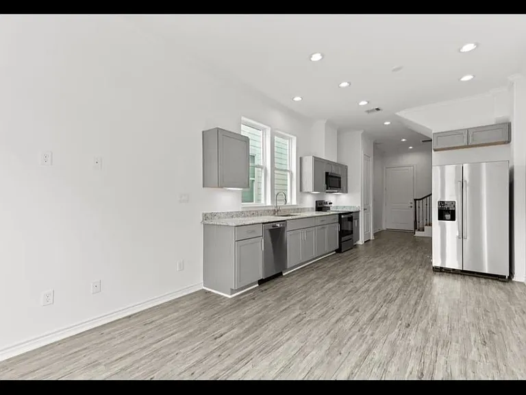 3249 Real St #B — Photo 8