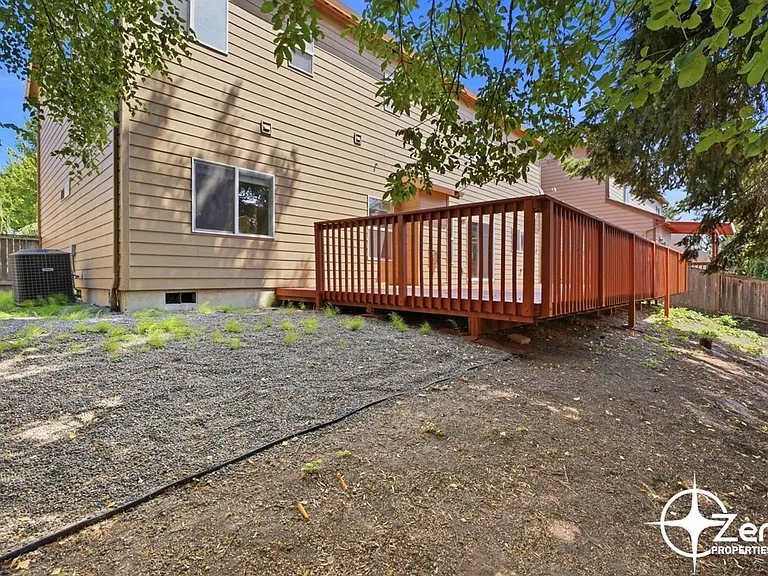 1107 NE 127th St — Photo 40