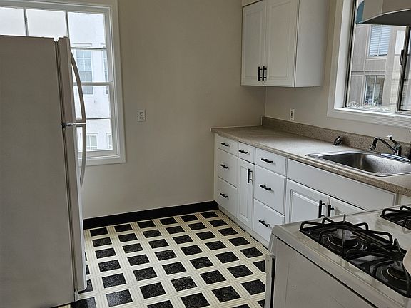 5th image of 1935 Clay St APT 201
