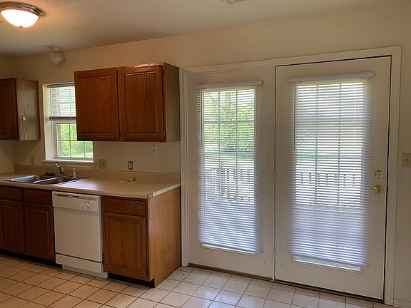 5th image of 1010 W Will Rogers Ct #C
