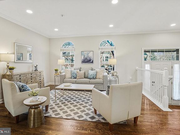 4th image of 558 Longhorn Cres