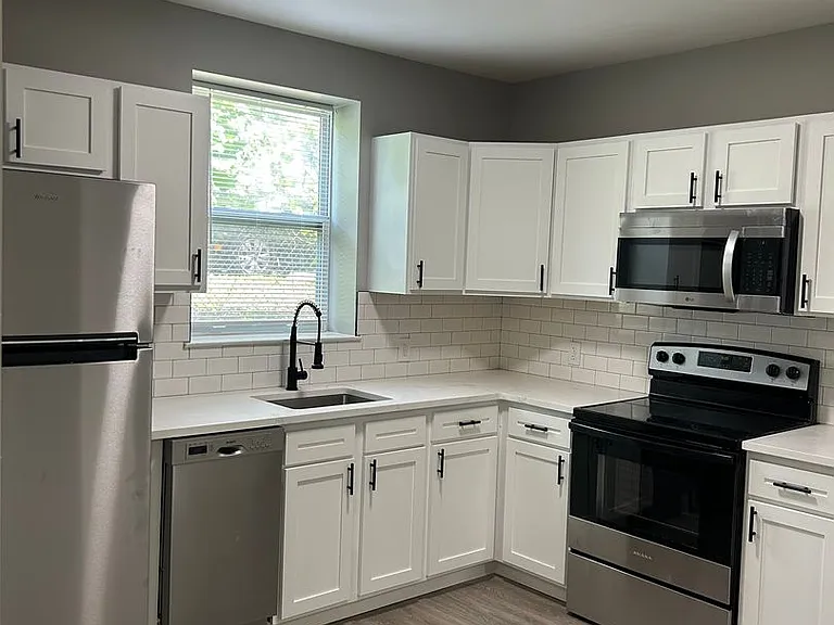 Austin Manor Apartments — Photo 45