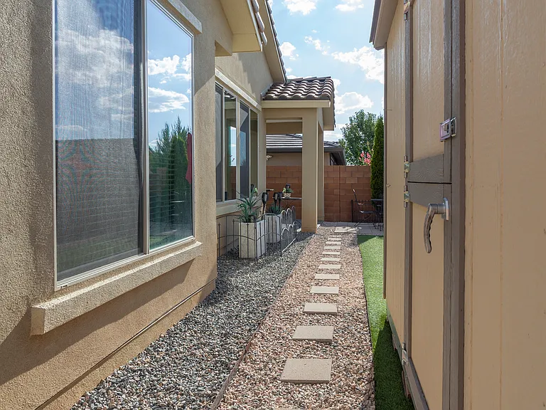 11439 Manzano Vista Ave SE — Photo 32