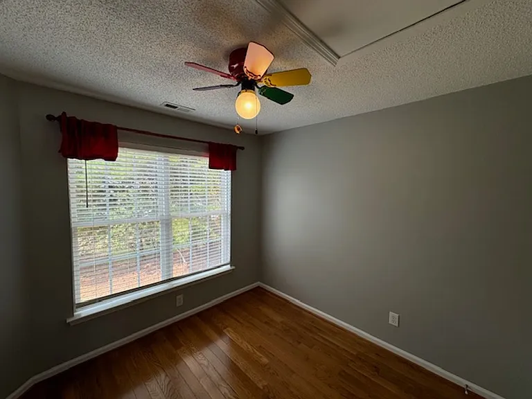 102 Alice Ct — Photo 26