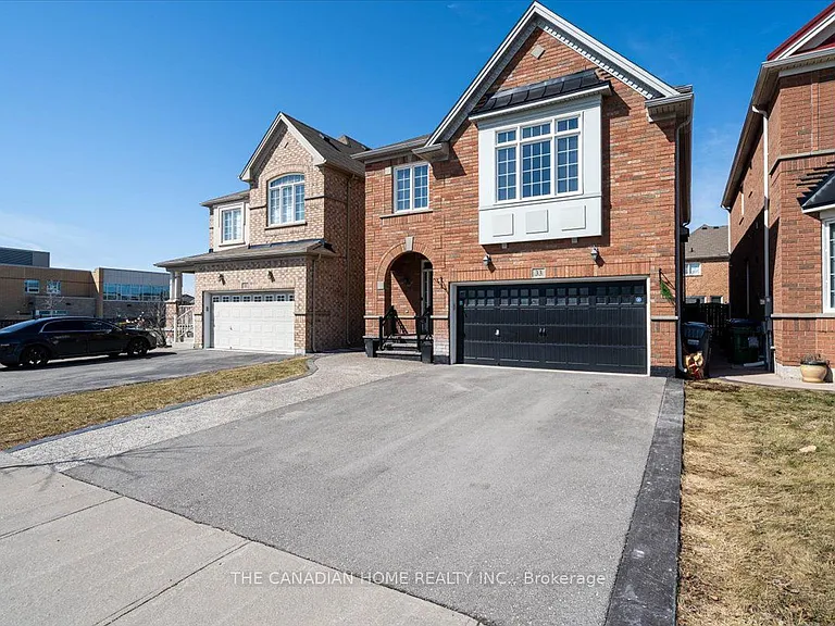 33 Denali Cres — Photo 3