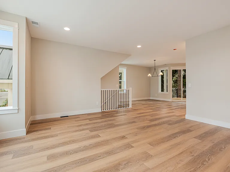 464 SE Haddock Ln — Photo 4