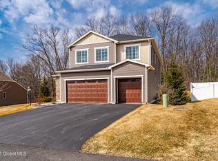 26 Wexford Dr, Schenectady, NY 12309