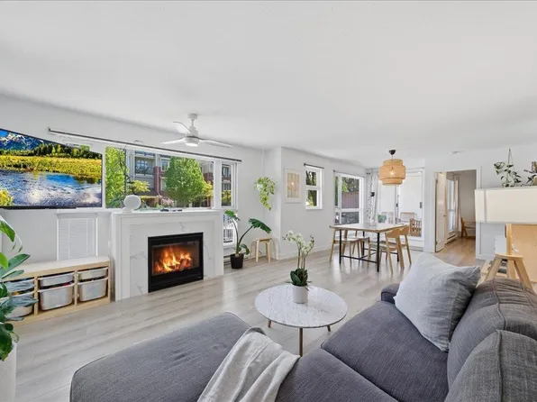 2339 Shaughnessy St #104, Pt Coquitlam, BC V3C 3E2