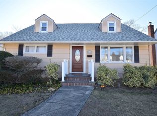70 E Fenimore St, Valley Stream, NY 11580