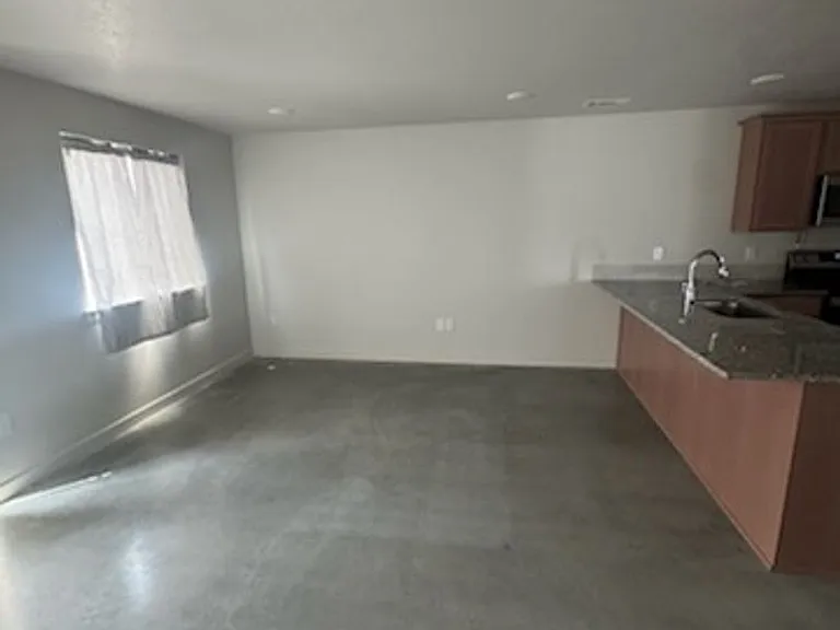 805 Tinley St — Photo 4