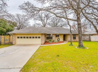 216 Spruce Cir, Azle, TX 76020