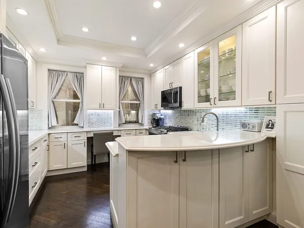357 W 55th St APT 2G, New York, NY 10019