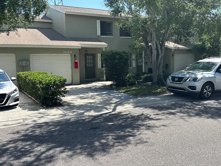 1618 Adams Cir S — Photo 12