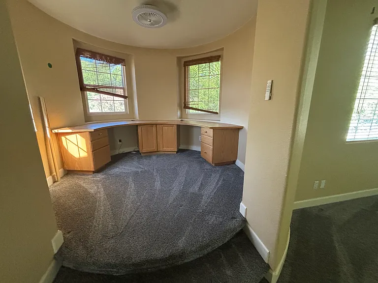 4800 Village Green Dr — Photo 17