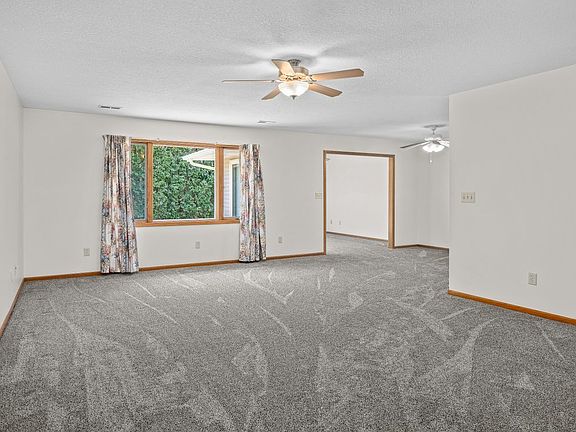 4th image of 2012 Villa Pines Cir