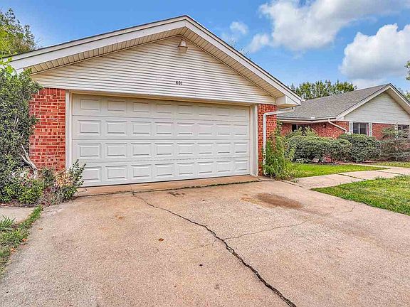 3rd image of 801 NW 52nd St