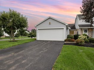 11 Dearfield Ct, Fairport, NY 14450