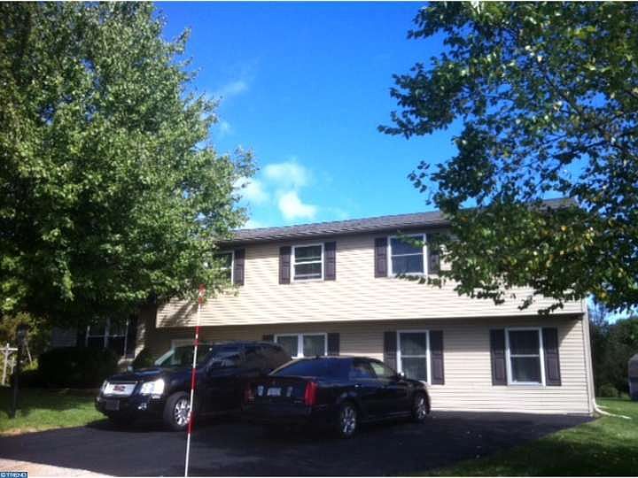 2nd image of 305 Pomander Ave