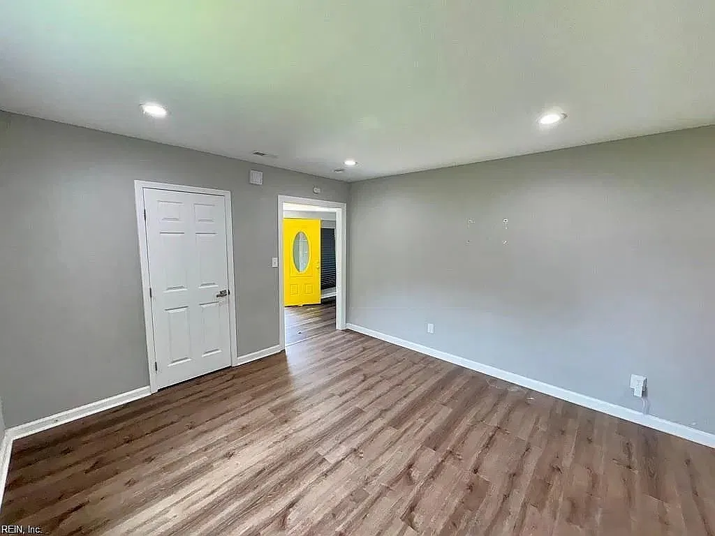 3 bed, 1152 sqft, $2,050 — Photo 2