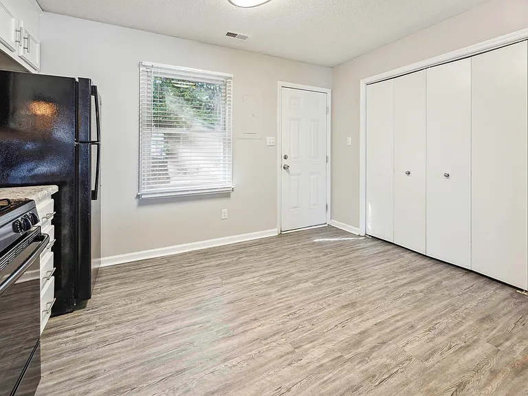 Belmont Heights Apartments & Townhomes — Photo 57