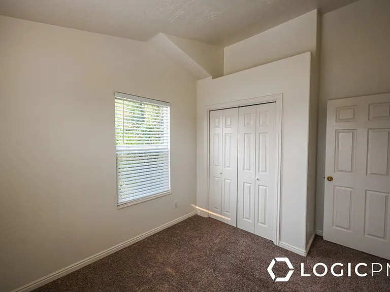 1743 S 750 E #UPSTAIRS — Photo 21