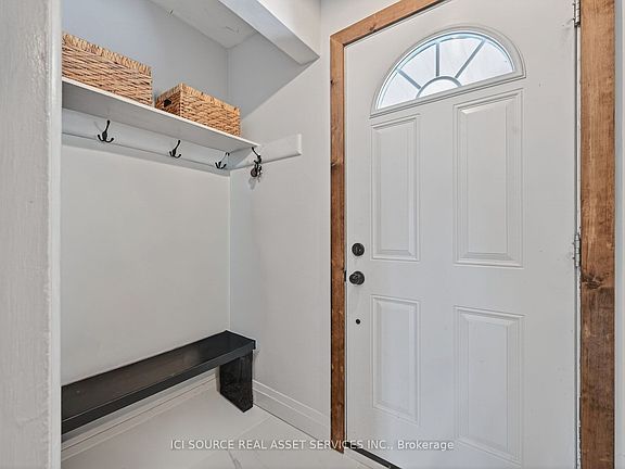 4th image of 1126 Woodroffe Ave