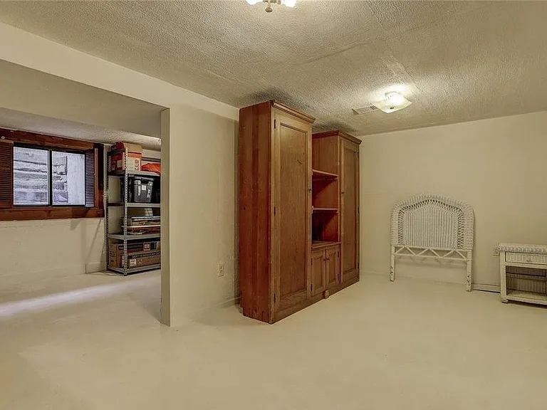 810 E Geneseo St — Photo 14