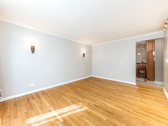 3rd image of 1S218 Dillon Ln