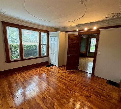 3rd image of 103 Emerson Ave