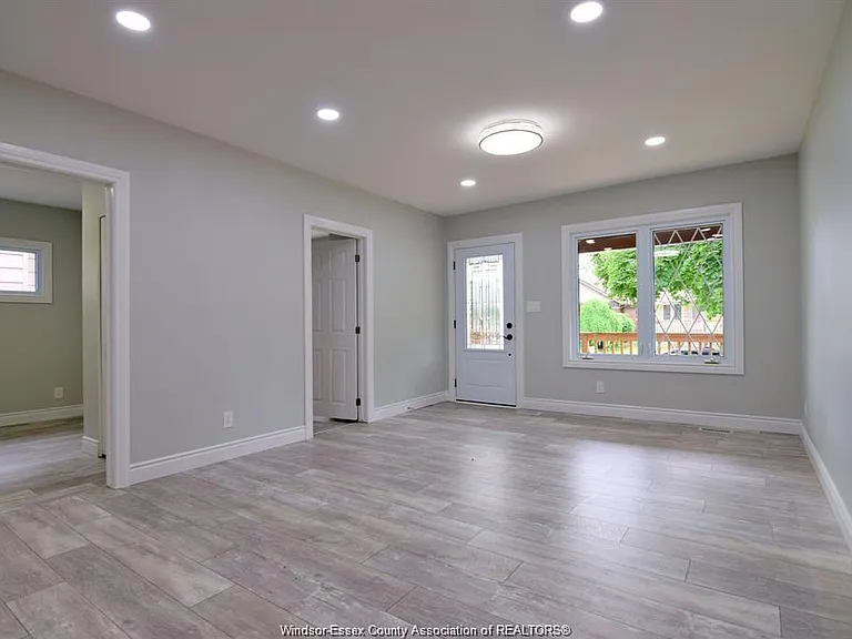 1076 Janette Ave #MAIN — Photo 12