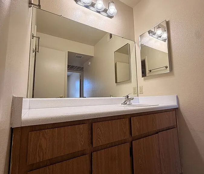 825 S River Dr — Photo 14
