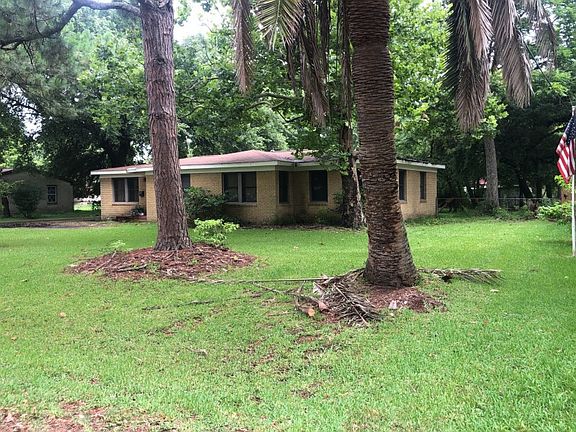 2nd image of 2612 N Houston Dr
