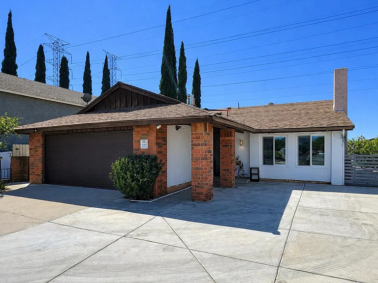 11493 Lev Ave — Photo 1