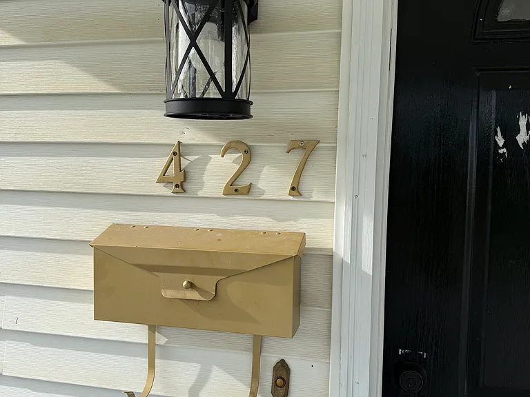 How cute is this mailbox?!