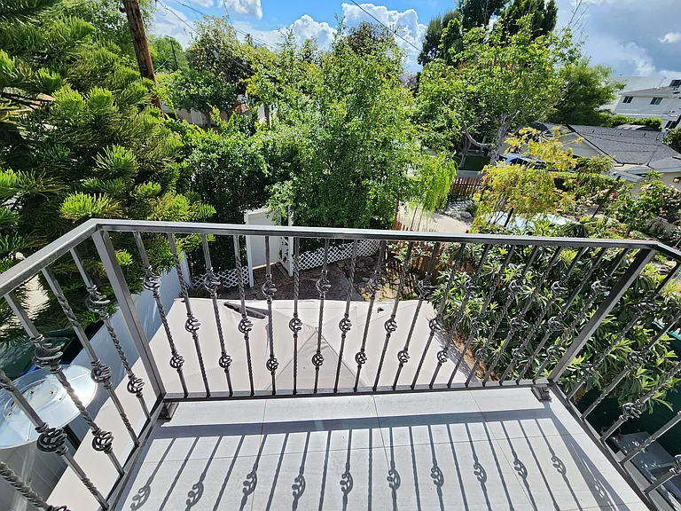 6827 Murietta Ave — Photo 43
