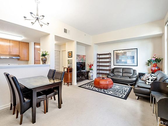 4th image of 335 Berry St Unit 104