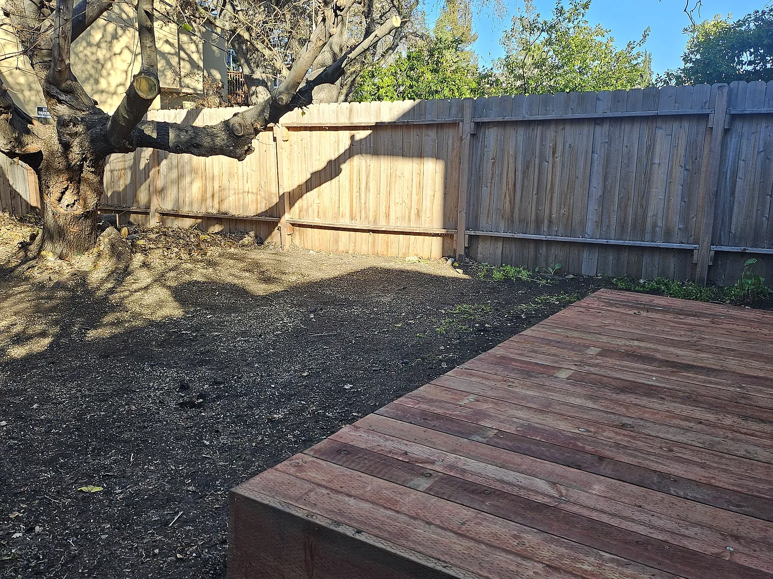 560 Geneva Ave — Photo 2