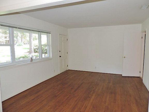 3rd image of 204 Mimosa Ave